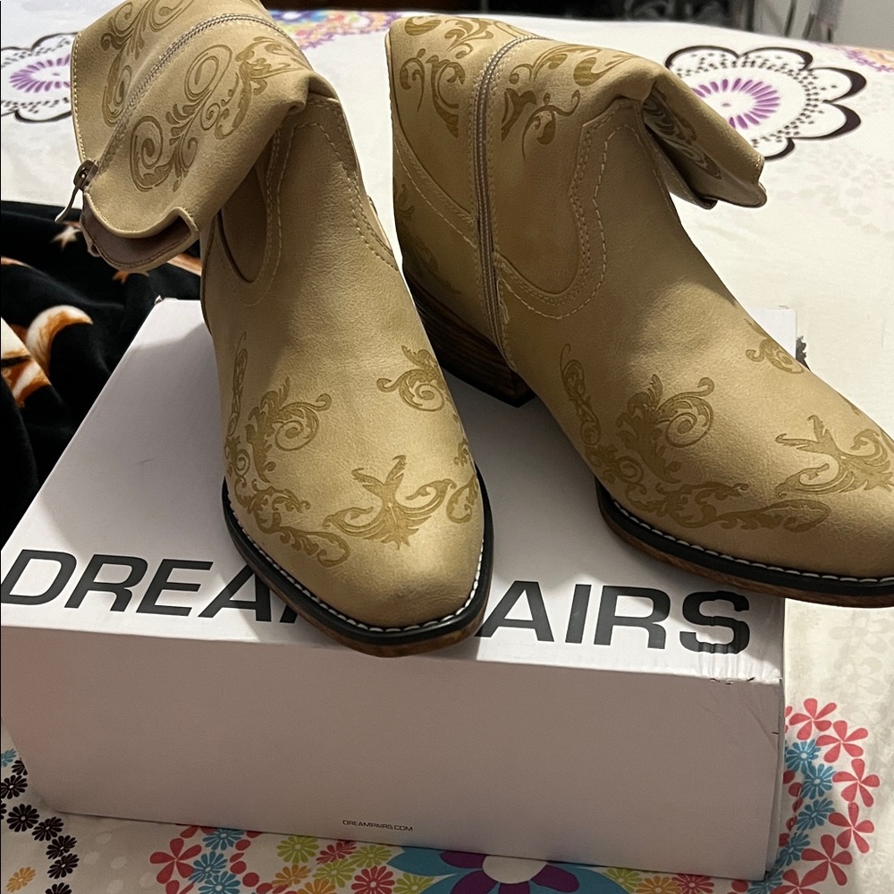 Dream Pairs Tan Ankle Boots